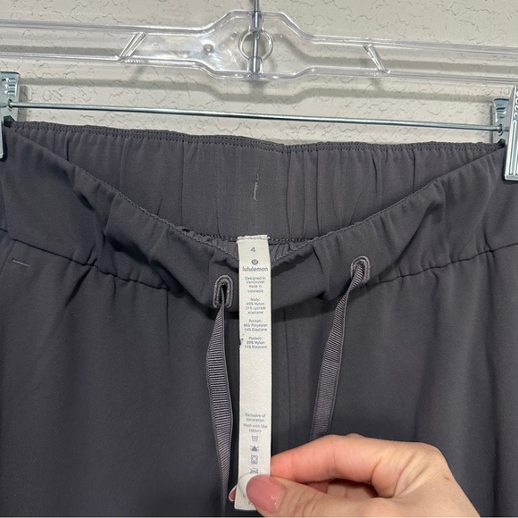 Lululemon Womens Gray Travel Woven On The Fly Pants 28” Size 4 Stretch Gym Yoga - Picture 3 of 6
